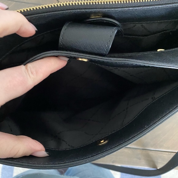 Micheal Kors Cross body - Picture 5 of 9